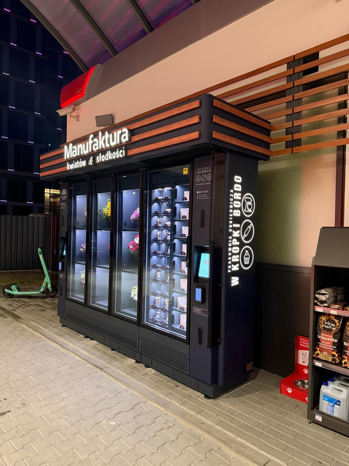 Manufaktura flower and sweets machines under a canopy